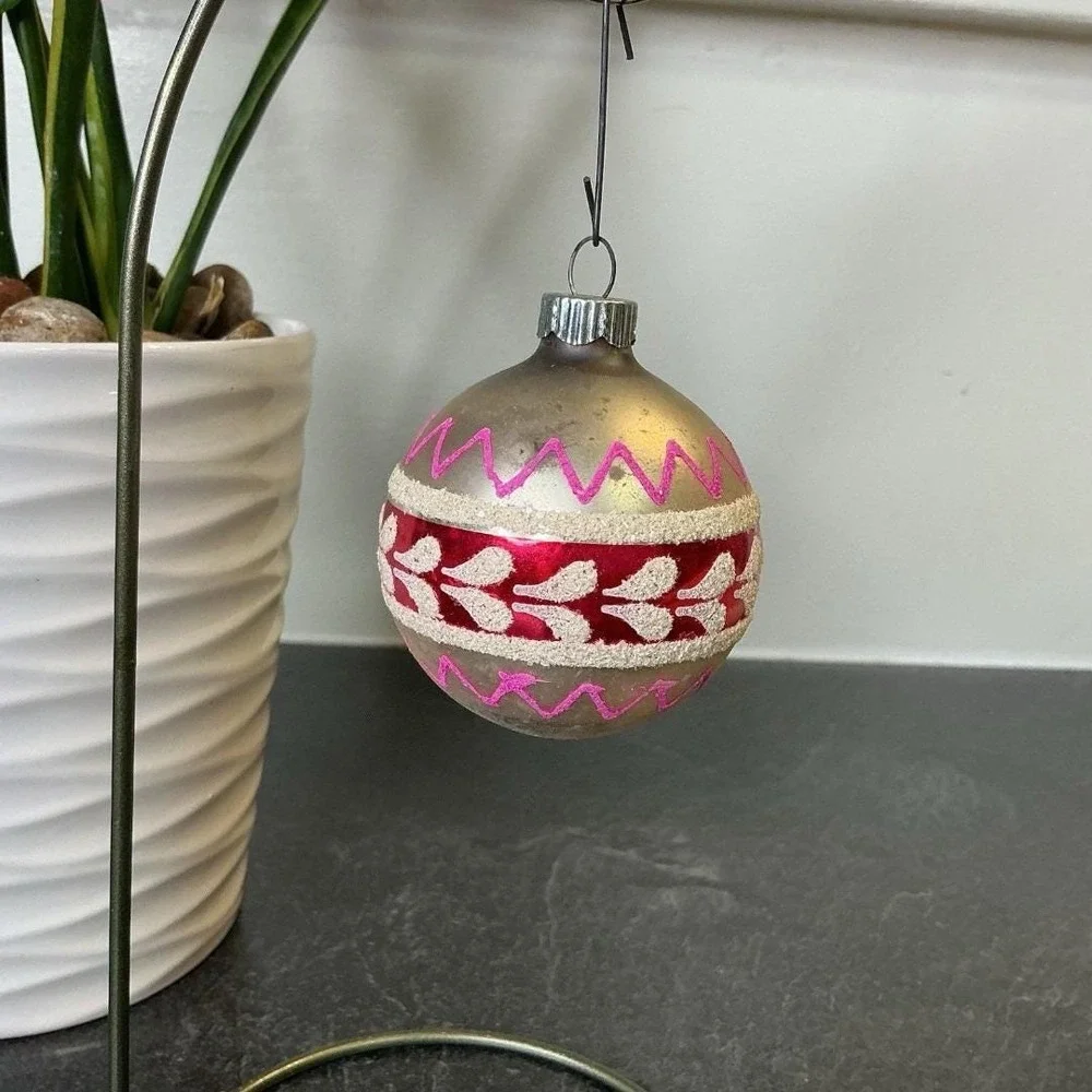 Shiny Brite Silver Red Pink White Mica 2